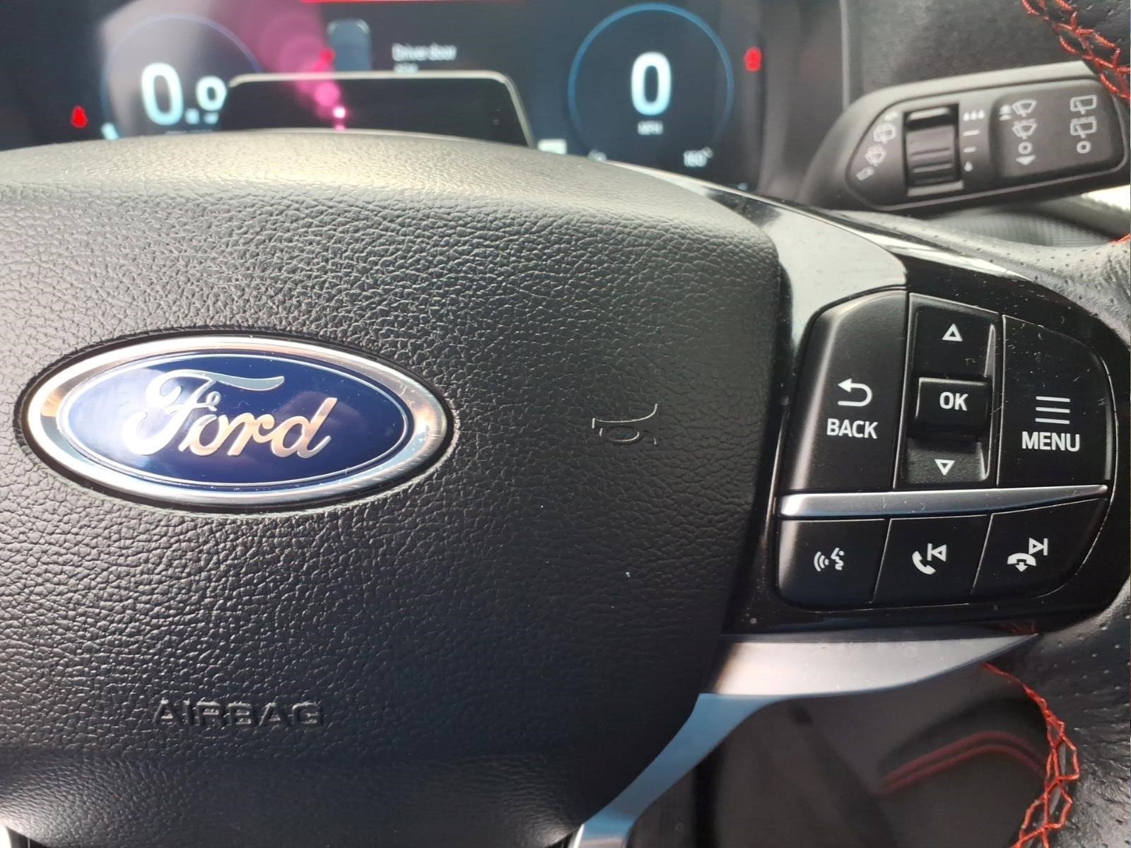 Used 2025 Ford Explorer ST-Line w/ ST-Line Street Pack AWD/4WD image 24