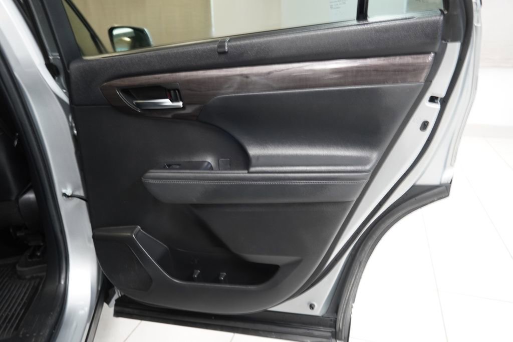 Used 2022 Toyota Highlander Platinum image 31