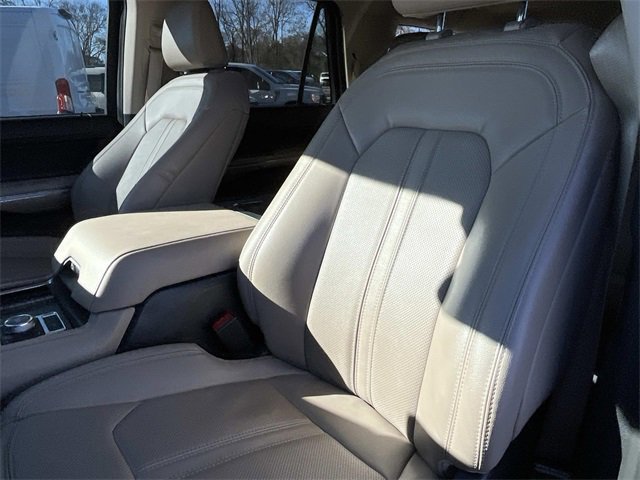 Used 2022 Ford Expedition Max Limited image 32