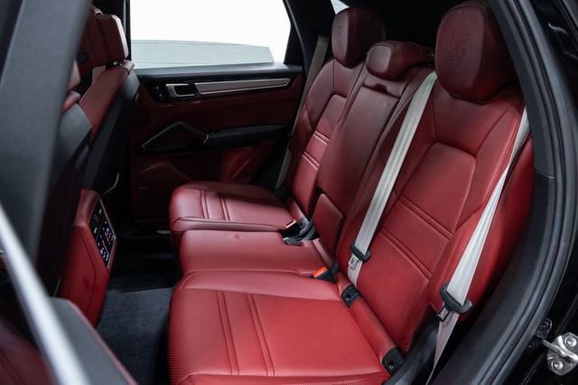 Used 2023 Porsche Cayenne Platinum Edition AWD/4WD image 23