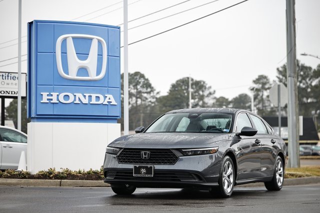 Used 2023 Honda Accord LX image 1