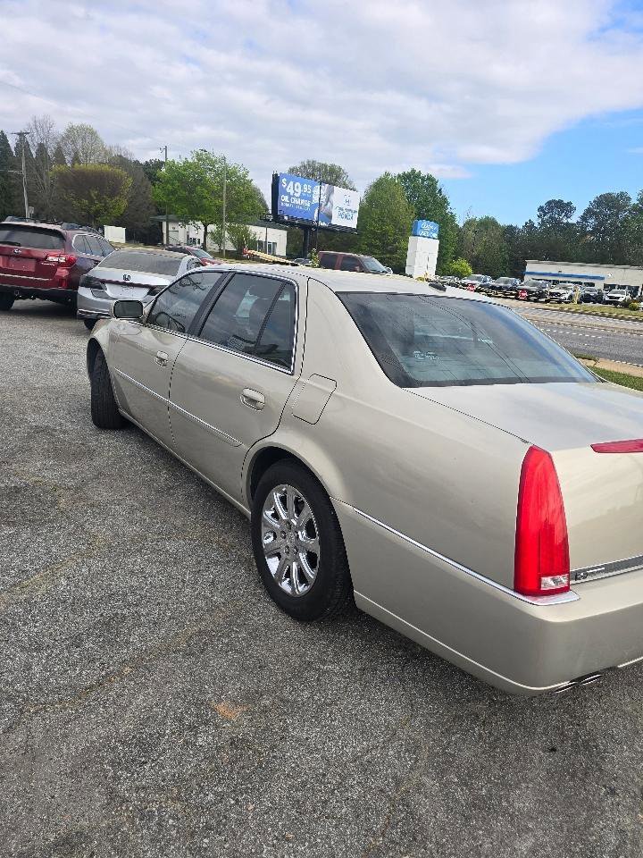 Used 2008 Cadillac DTS Luxury II w/ Trunk Convenience Package FWD image 3