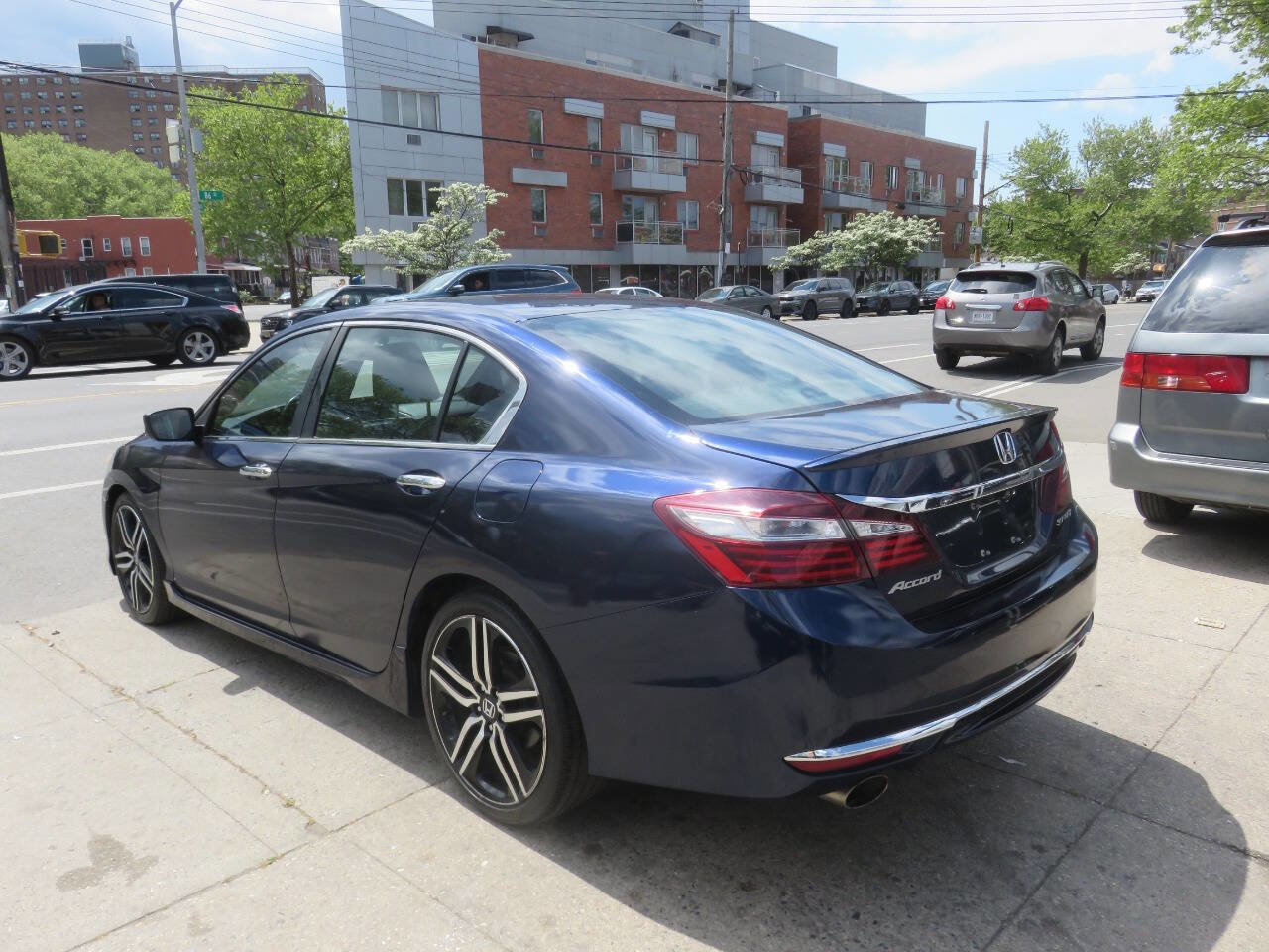Used 2016 Honda Accord Sport image 5