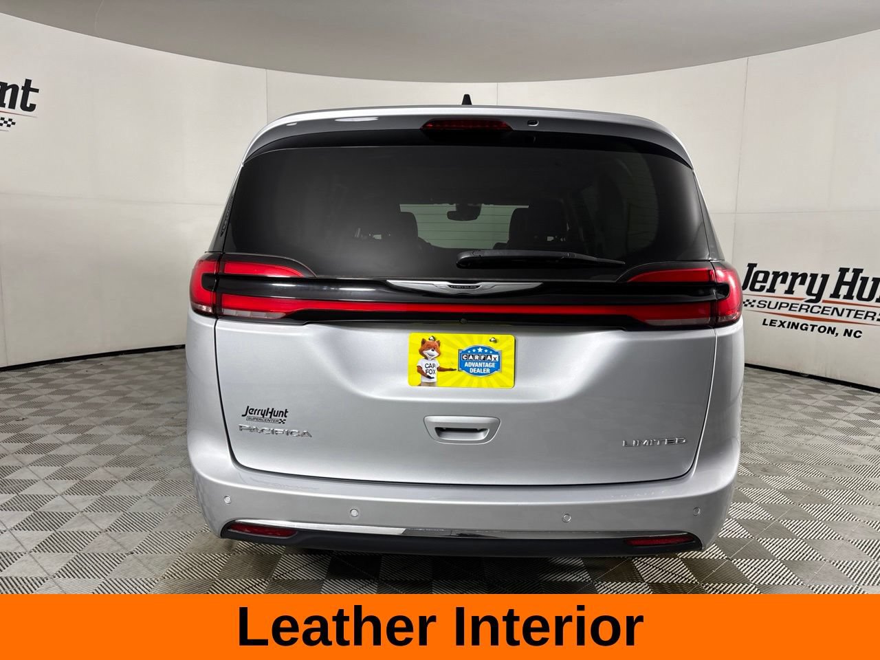 Used 2024 Chrysler Pacifica Limited FWD image 7