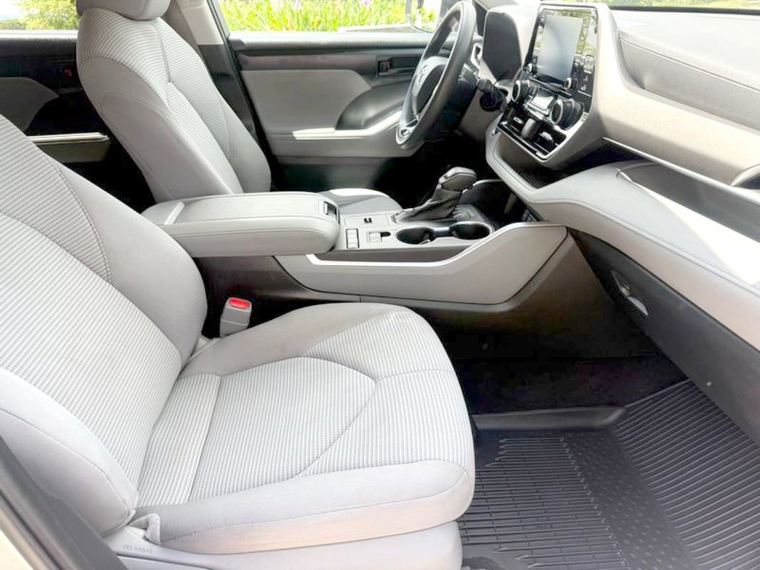 Used 2020 Toyota Highlander L FWD image 35