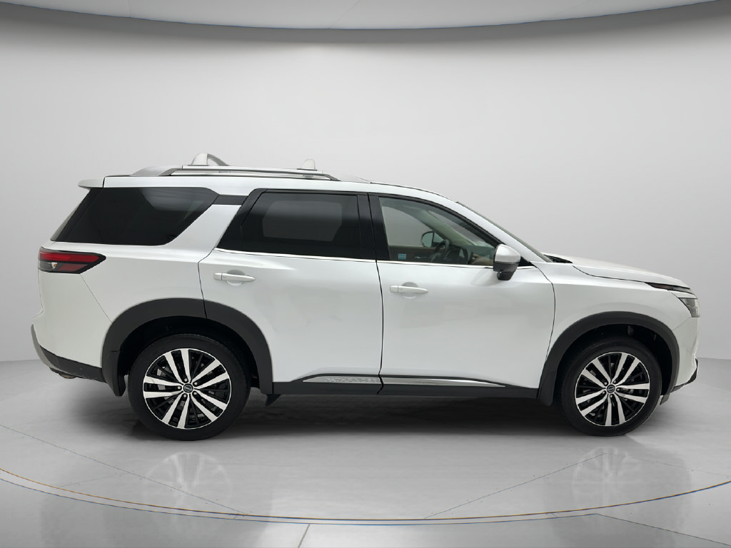 Used 2025 Nissan Pathfinder Platinum AWD/4WD image 6