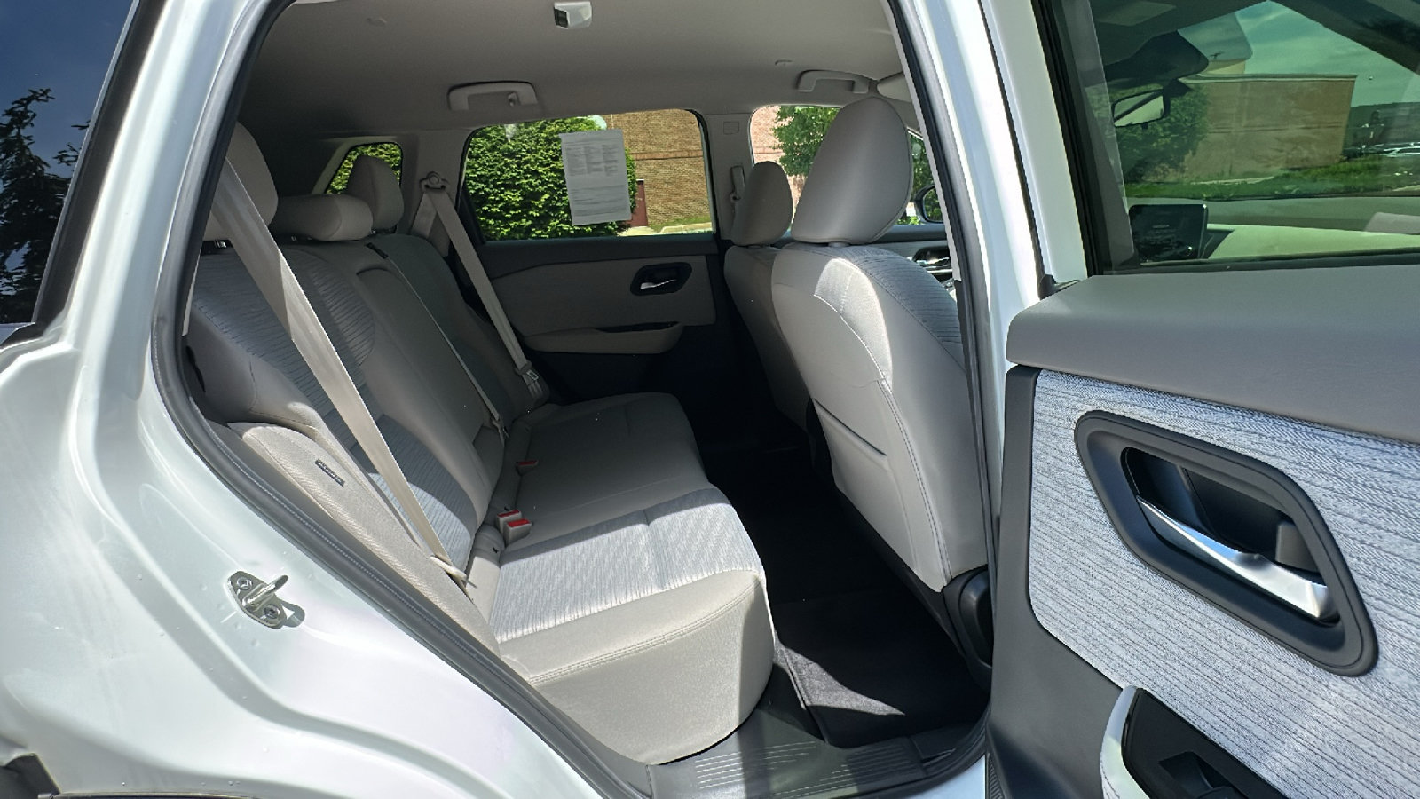 Used 2023 Nissan Rogue SV AWD/4WD image 23