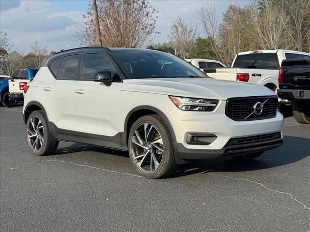 Used 2022 Volvo XC40 T4 R-Design w/ Protection Package Premier image 2