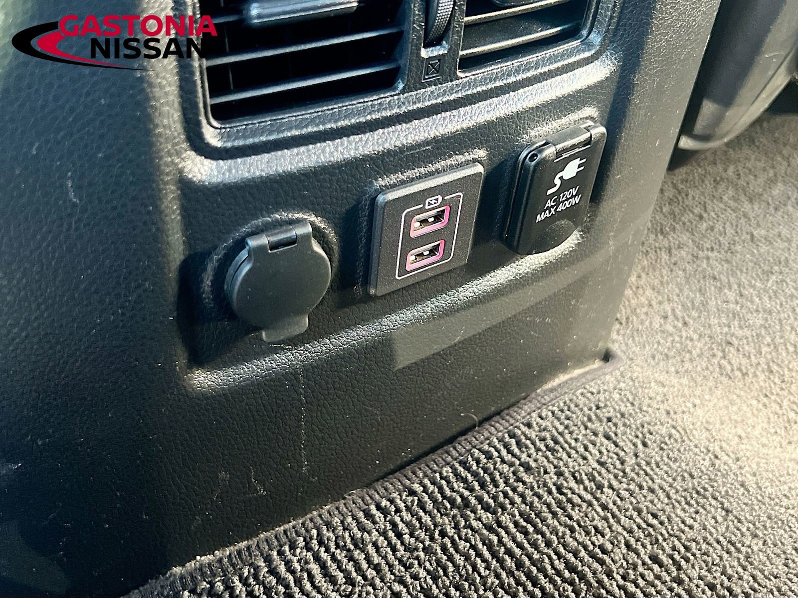 Used 2021 Nissan Titan SV w/ SV Convenience Package image 34