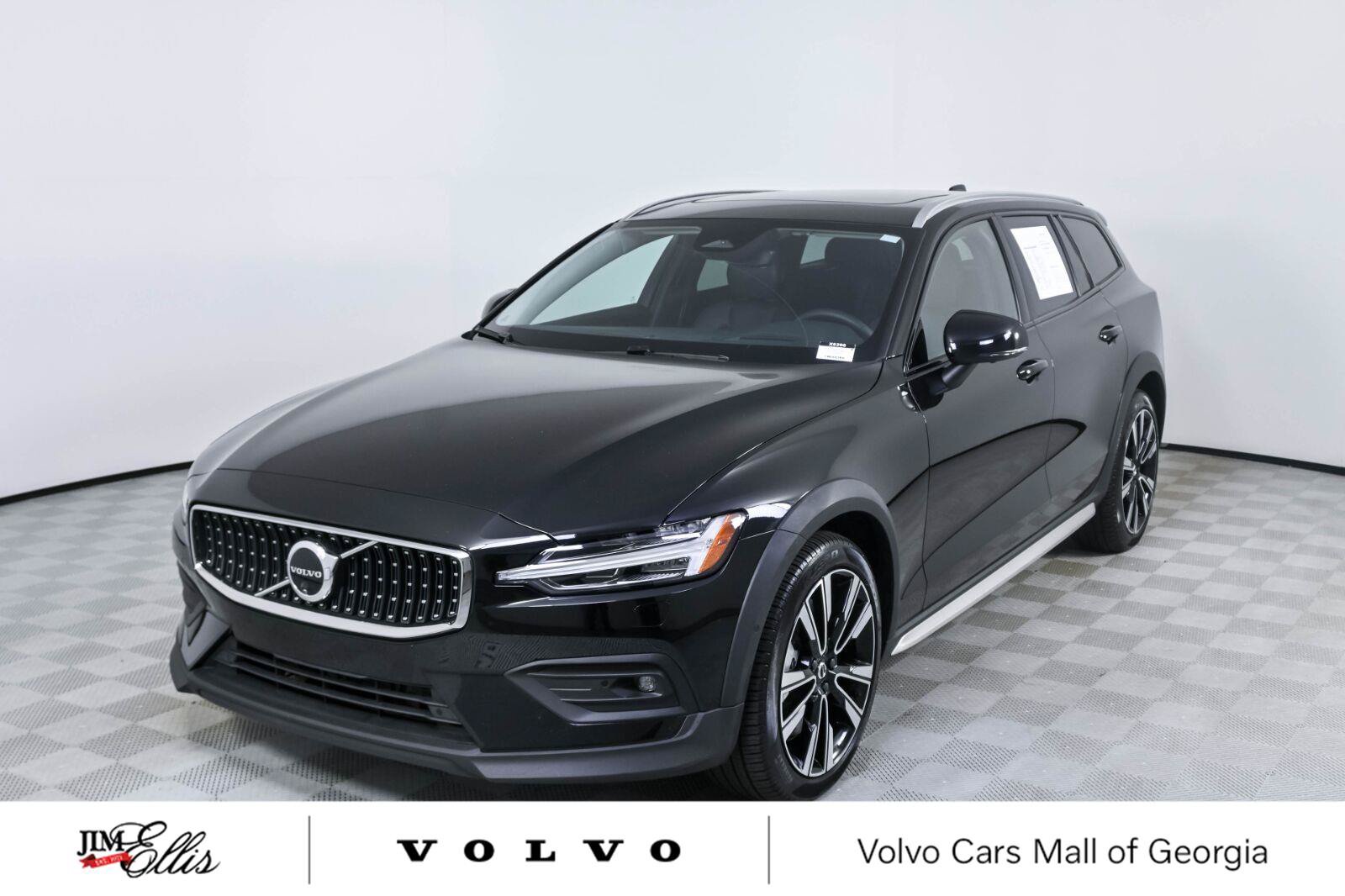 Certified 2025 Volvo V60 B5 Cross Country Ultra AWD/4WD image 1