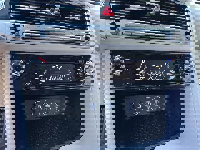 Used 2025 Genesis G70 2.5T image 23