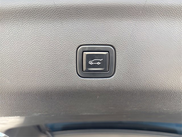 Used 2022 GMC Yukon XL Denali image 24