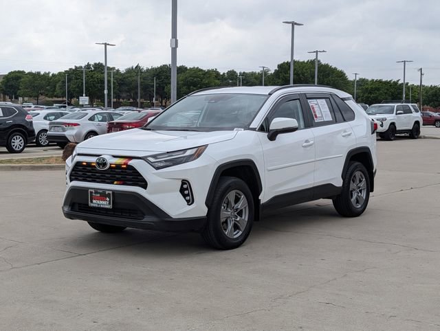 Used 2025 Toyota RAV4 XLE image 9