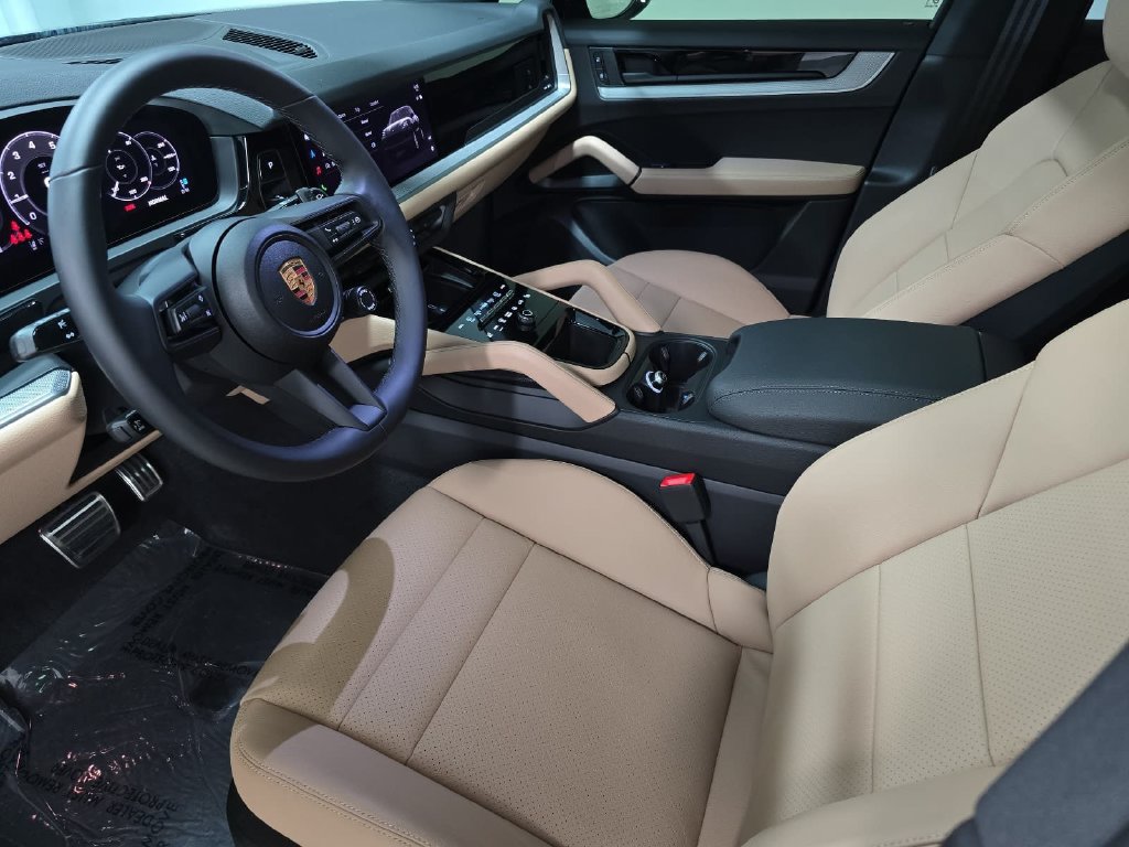 Used 2026 Porsche Cayenne S AWD/4WD image 4