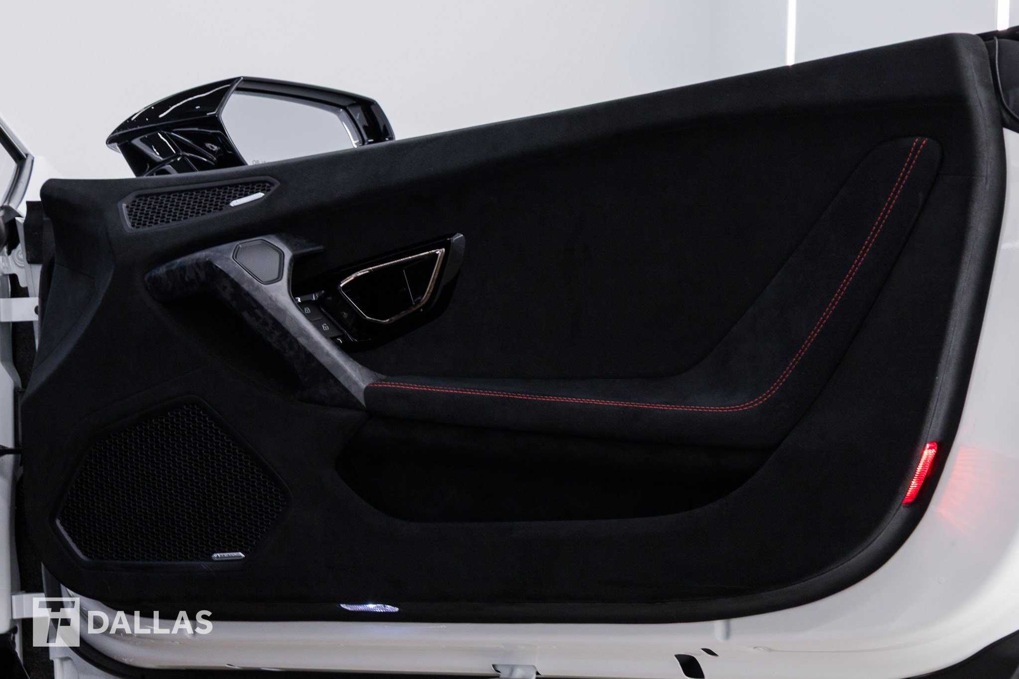Used 2018 Lamborghini Huracan Performante AWD/4WD image 37