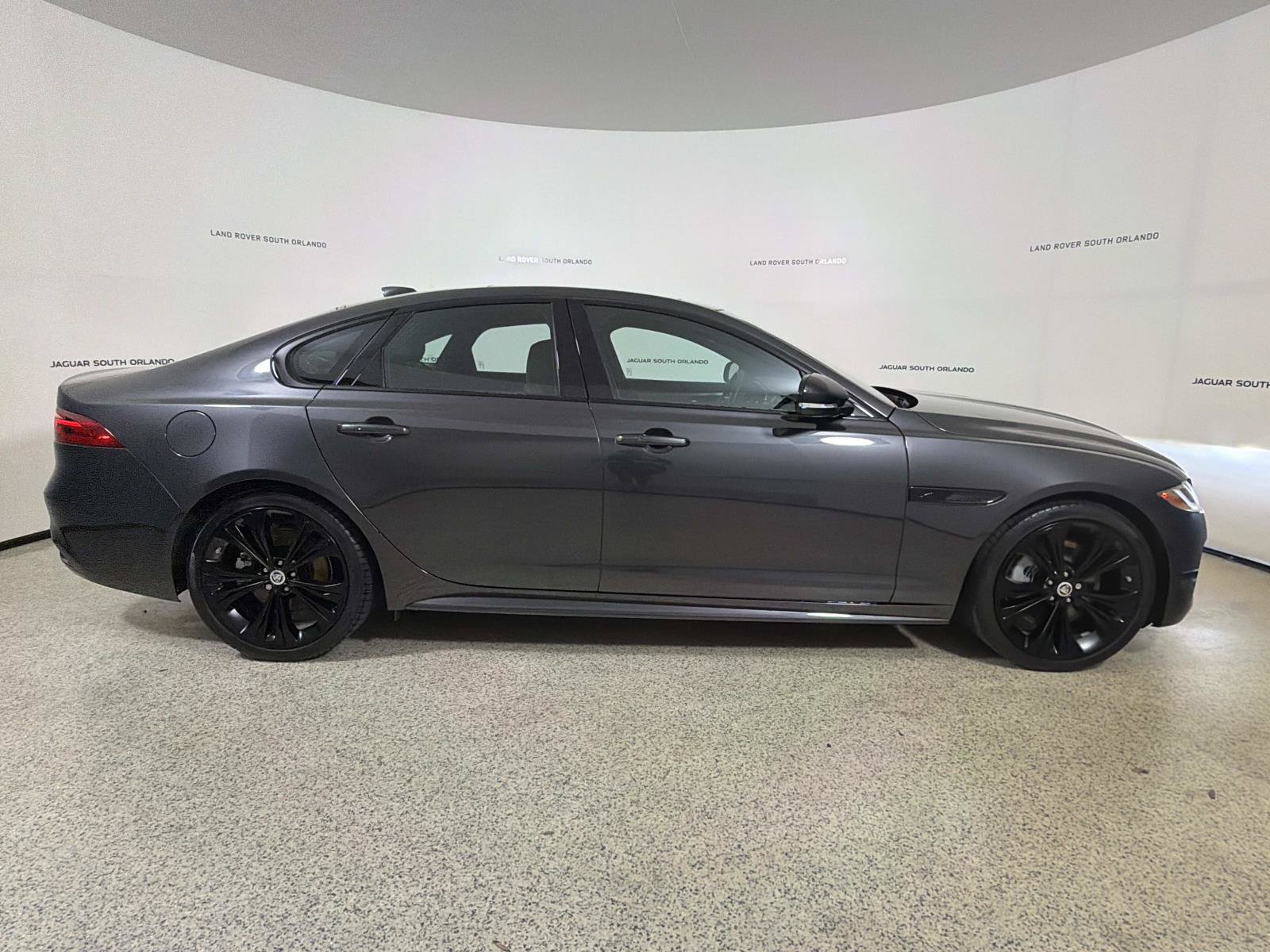 Certified 2024 Jaguar XF R-Dynamic SE AWD/4WD image 6