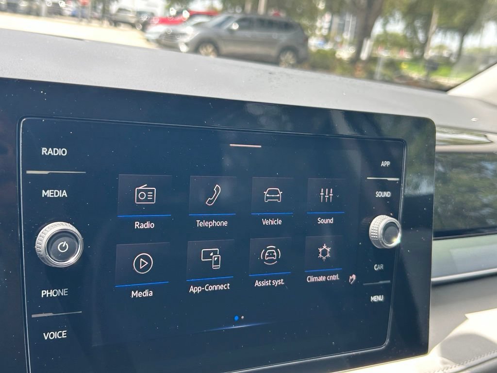 New 2026 Volkswagen Taos SE FWD image 15