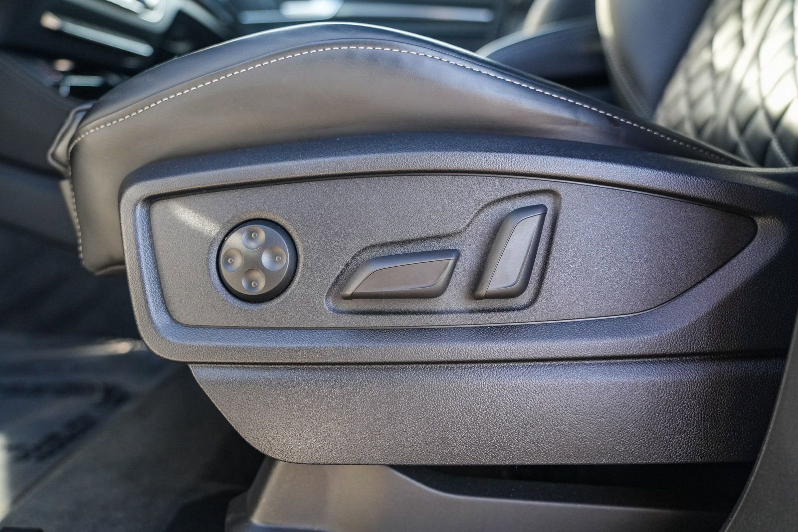 Used 2023 Audi SQ5 Prestige w/ Prestige Package image 23