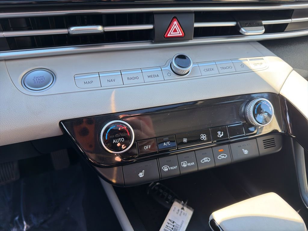 Used 2023 Hyundai Elantra Limited image 26