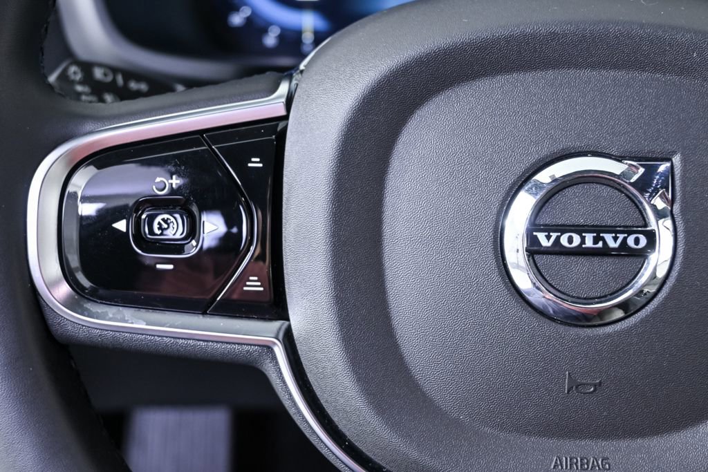 Used 2025 Volvo V60 B5 Cross Country Ultra image 11