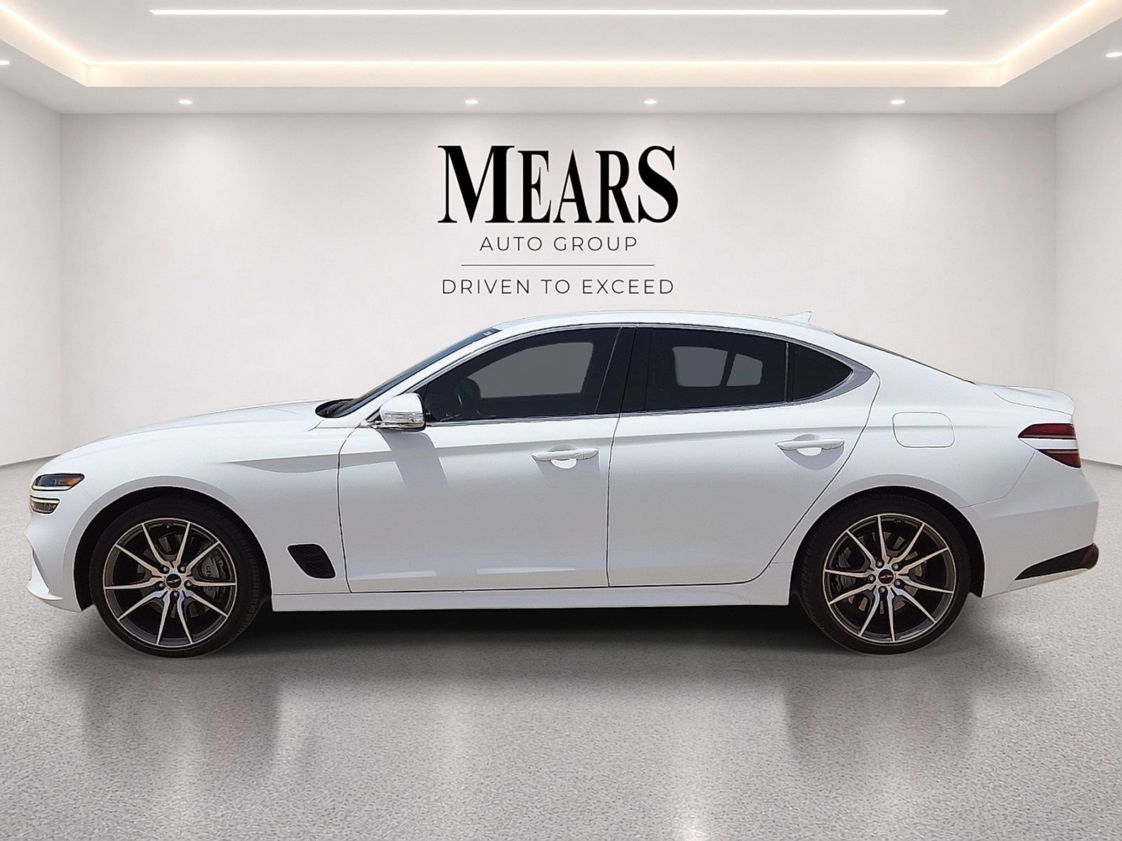 Used 2025 Genesis G70 2.5T RWD image 2