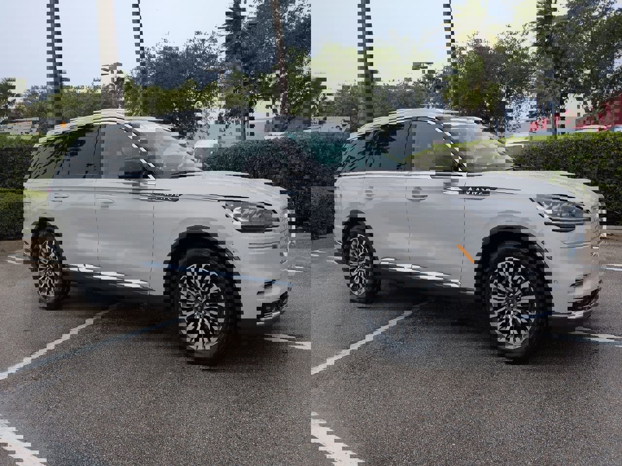 Certified 2022 Lincoln Aviator Reserve RWD image 2