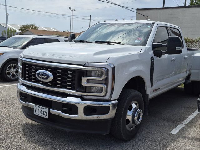 Used 2024 Ford F350 Lariat w/ Lariat Ultimate Package AWD/4WD image 3