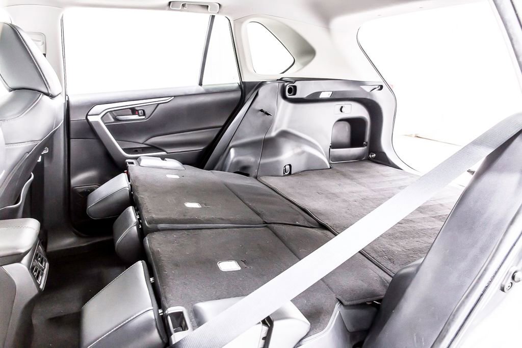 Used 2020 Toyota RAV4 XLE Premium FWD image 35