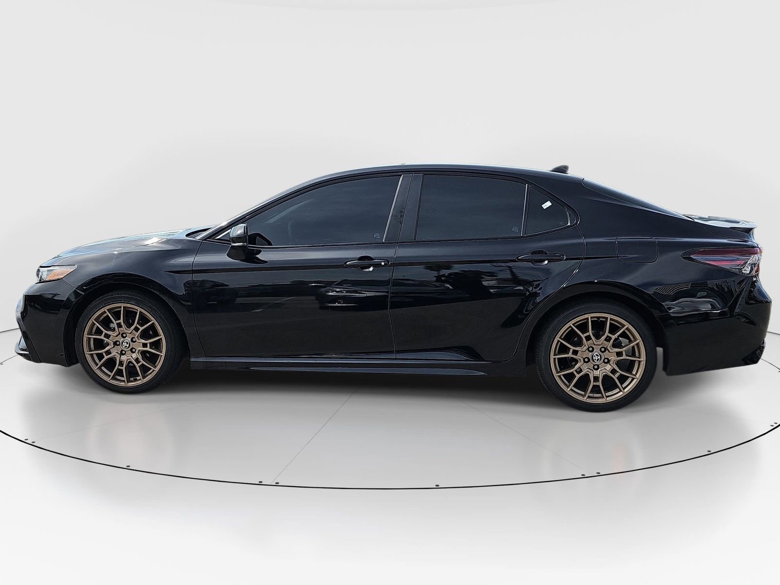 Used 2024 Toyota Camry SE w/ Convenience Package FWD image 8