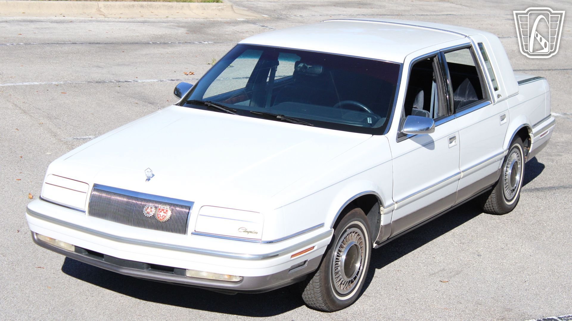 Used 1993 Chrysler New Yorker Fifth Avenue FWD image 4
