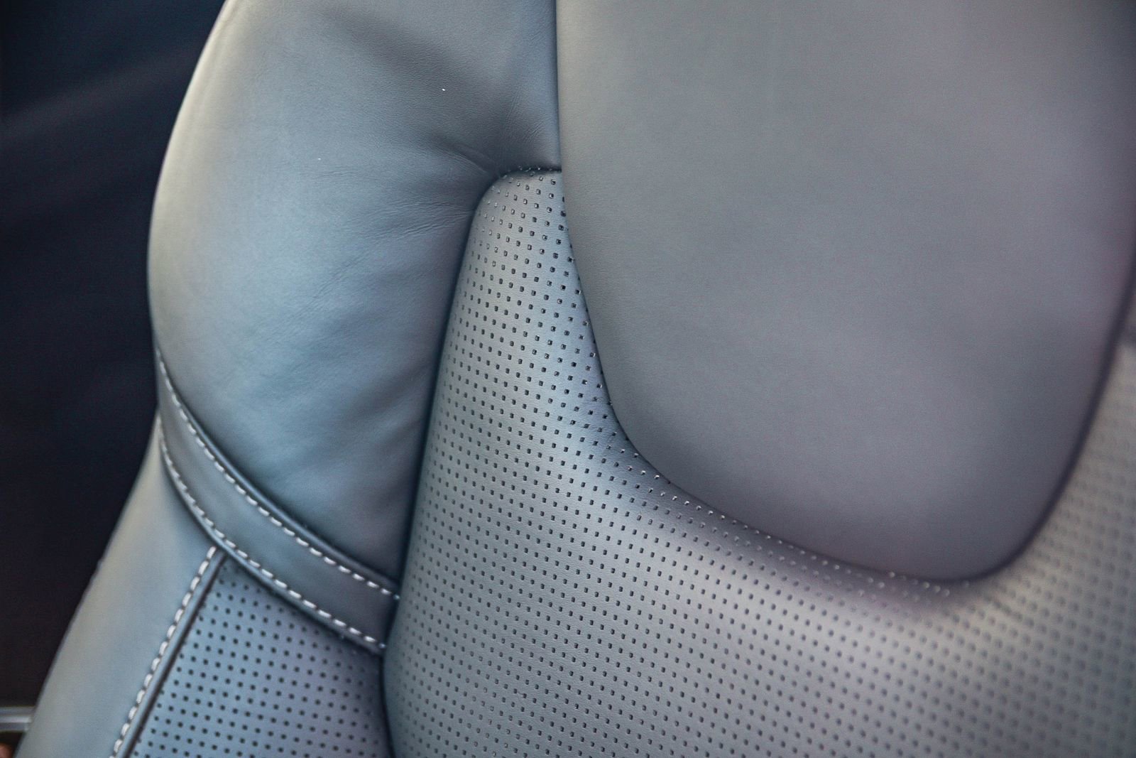 Used 2023 Volvo XC60 B5 Ultimate w/ Climate Package image 30