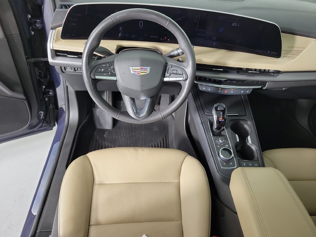 Used 2025 Cadillac XT4 Premium Luxury FWD image 17