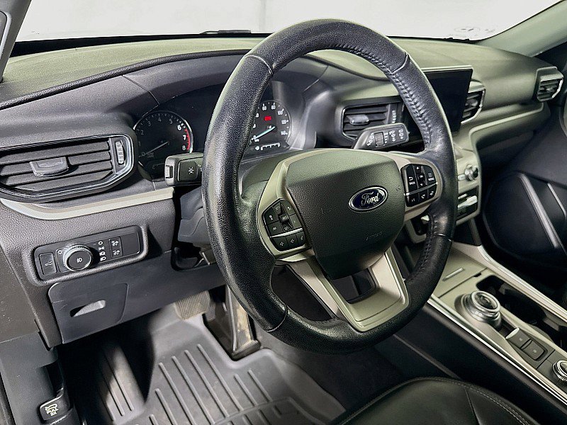 Used 2022 Ford Explorer XLT w/ Equipment Group 202A image 9