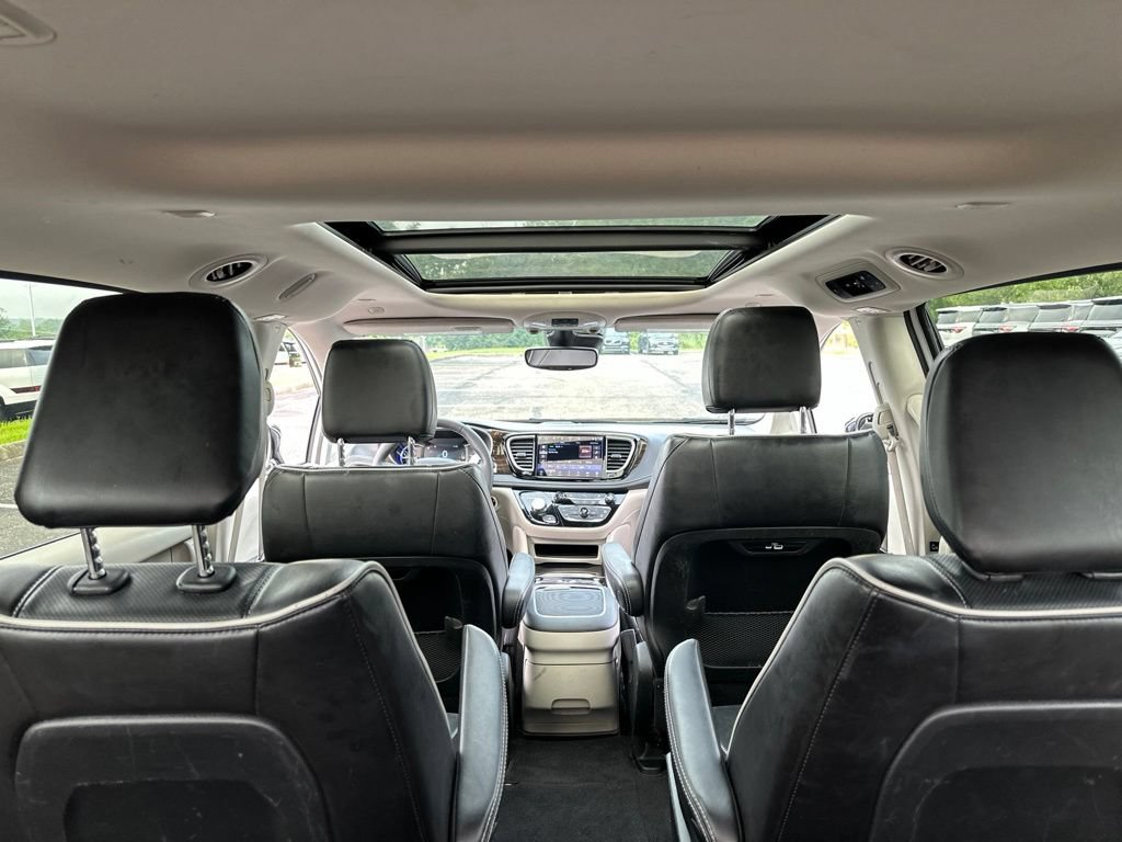 Used 2023 Chrysler Pacifica Limited FWD image 34