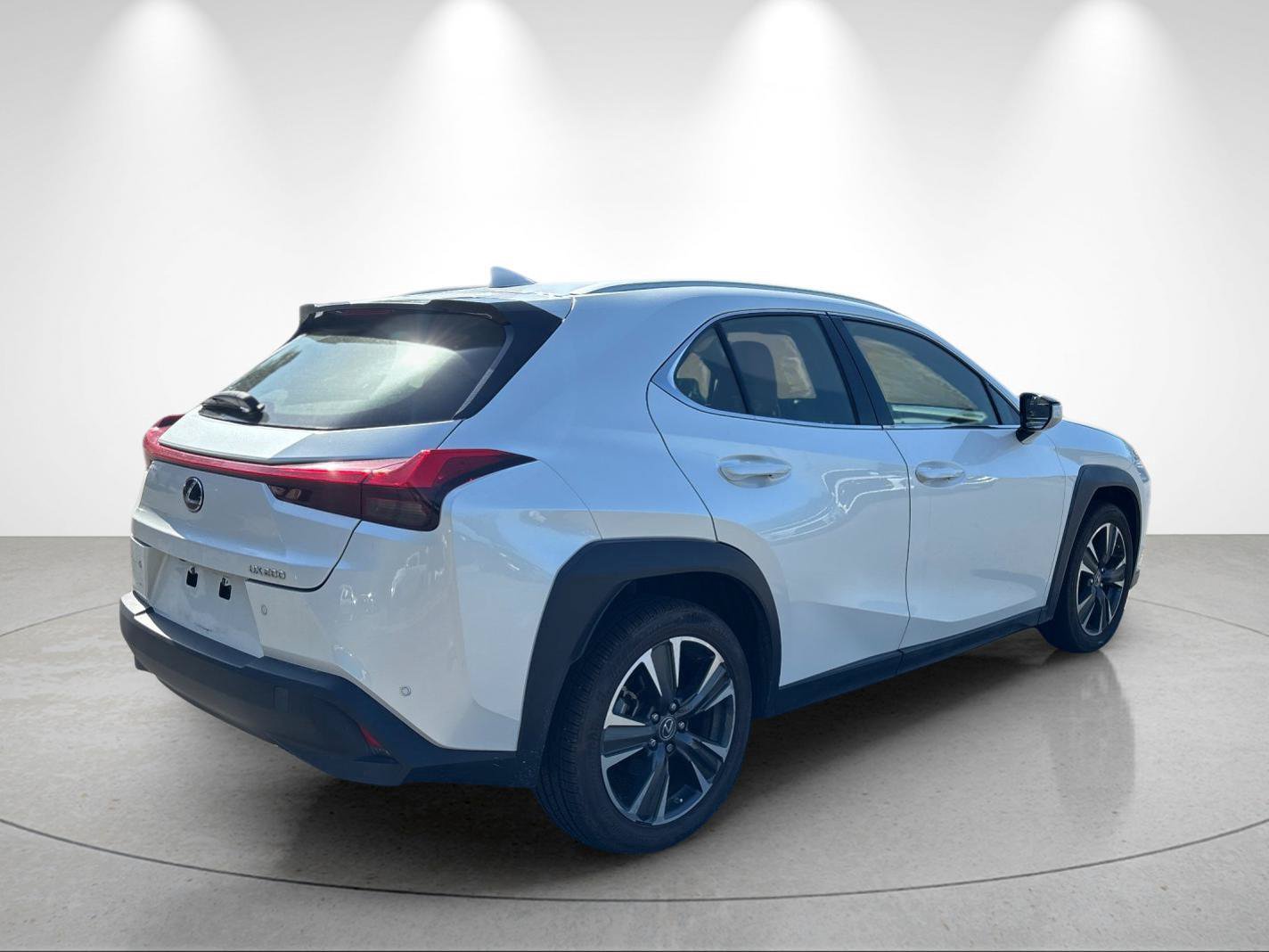 Used 2021 Lexus UX 200 w/ Premium Package FWD image 5