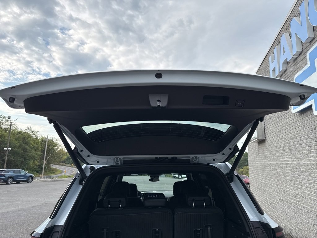 New 2026 Chevrolet Traverse LT w/ LPO, Floor Liner Package image 7