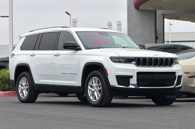 Used 2022 Jeep Grand Cherokee L Laredo w/ Luxury Tech Group I RWD image 2
