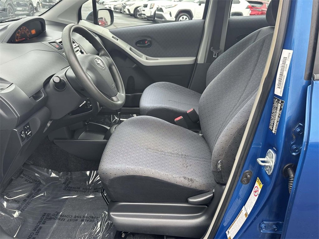 Used 2009 Toyota Yaris 4-Door Hatchback image 4