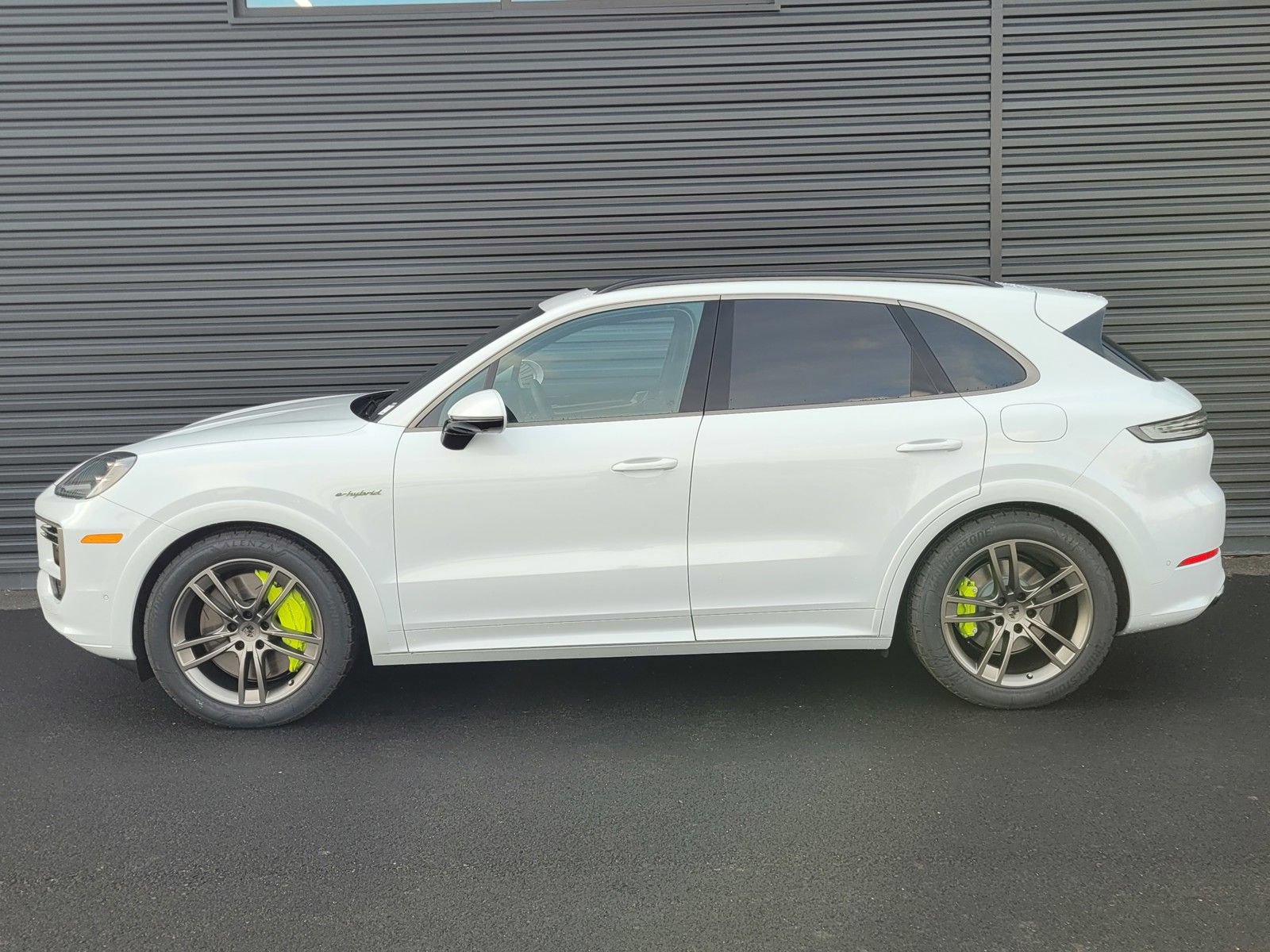 New 2025 Porsche Cayenne Turbo AWD/4WD image 2