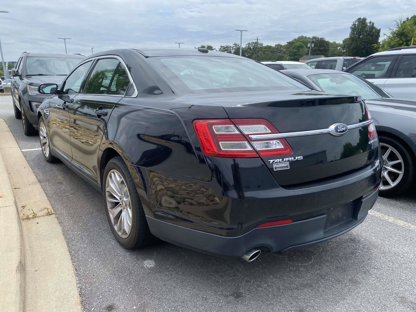 Used 2015 Ford Taurus Limited FWD image 5