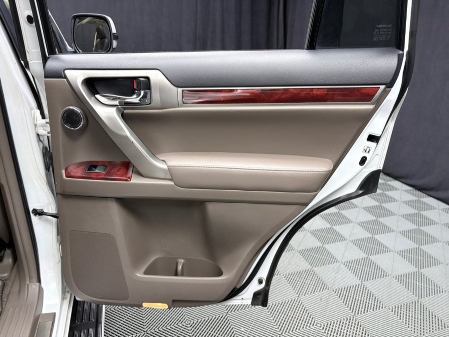 Used 2013 Lexus GX 460 Premium AWD/4WD image 24