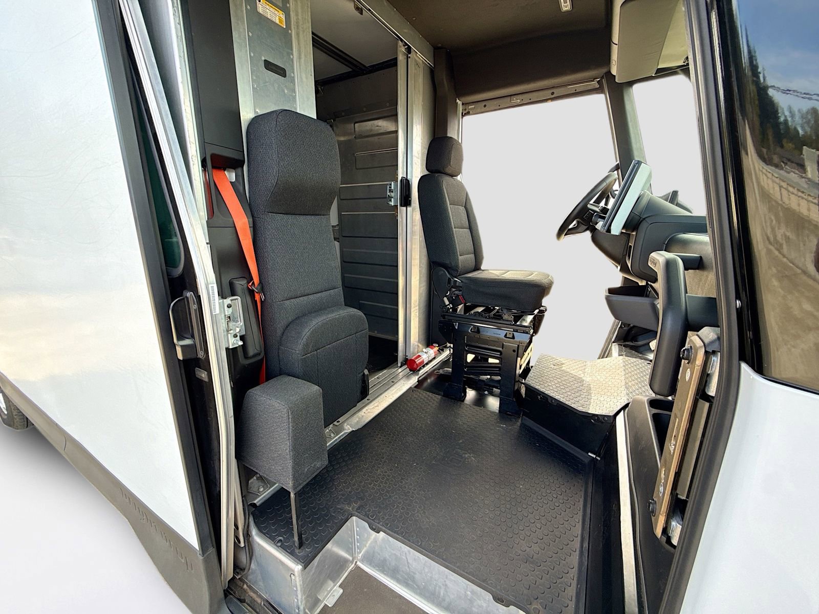 Used 2024 Chevrolet Brightdrop 600 w/ Commercial Equipment Package AWD/4WD image 18