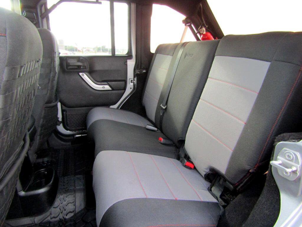 Used 2017 Jeep Wrangler Unlimited Rubicon w/ Connectivity Group image 15