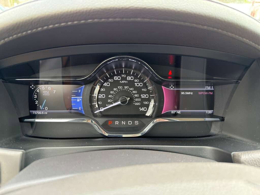 Used 2015 Lincoln MKS image 21