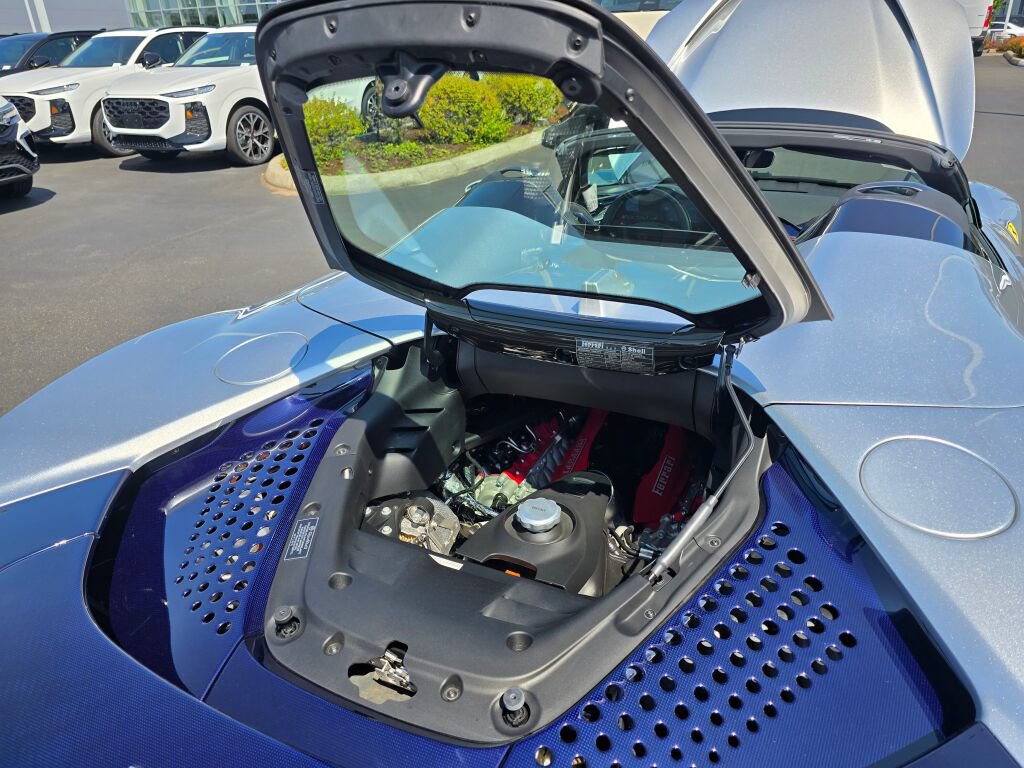 Used 2022 Ferrari SF90 Spider AWD/4WD image 33
