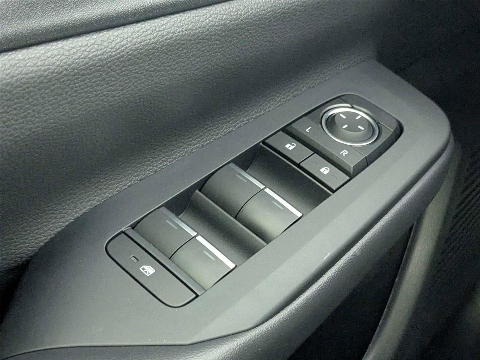 Used 2025 Toyota Prius Plug-In Hybrid image 15