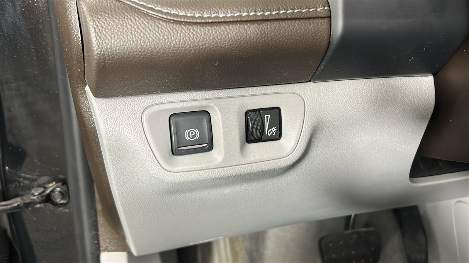Used 2022 GMC Acadia SLE w/ LPO, Cargo Package AWD/4WD image 23