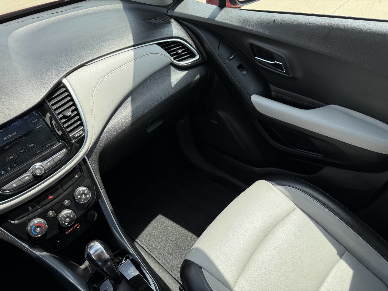 Used 2019 Chevrolet Trax Premier w/ LPO, Cargo Package image 24