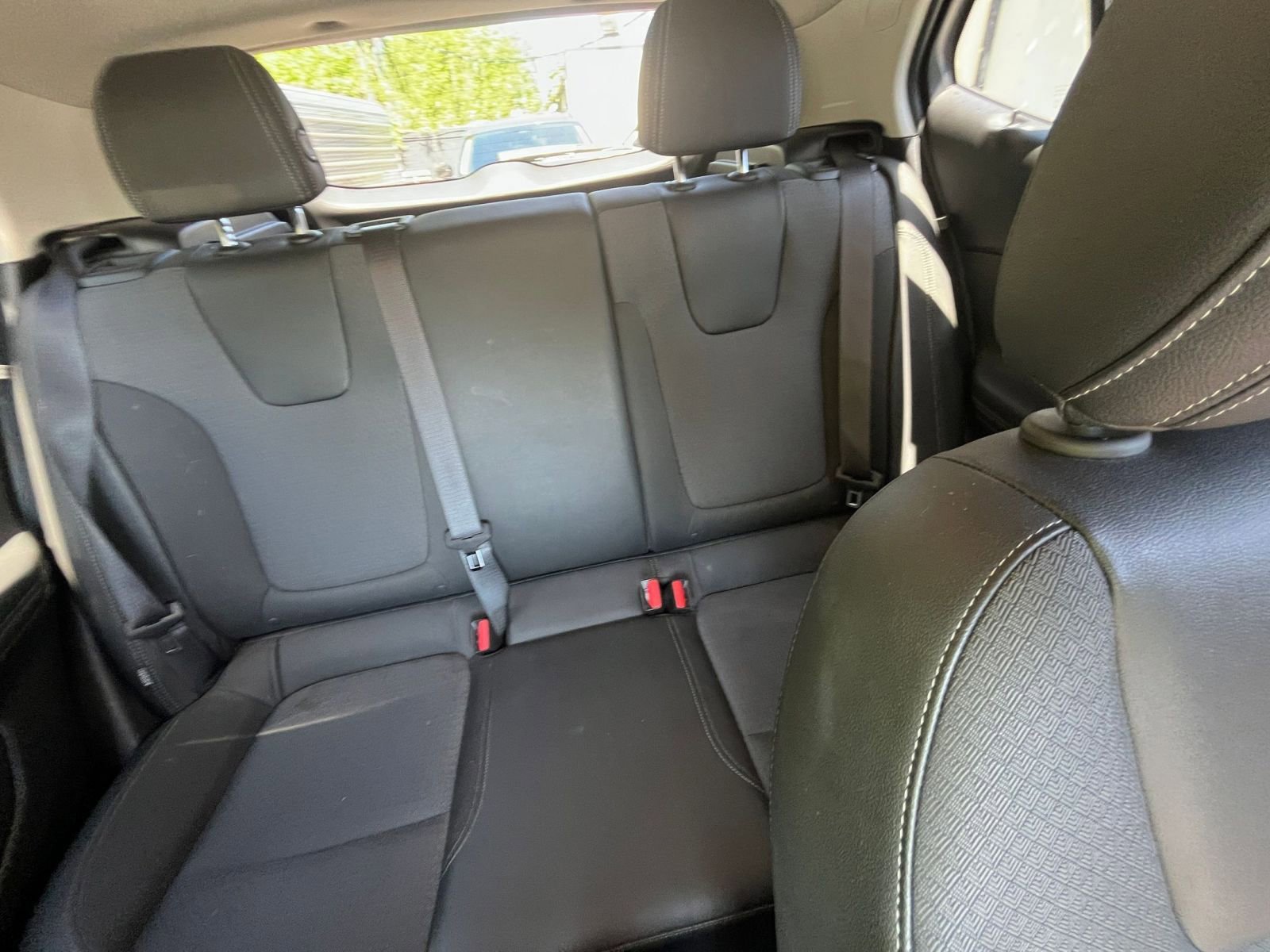 Used 2025 Buick Encore GX Preferred image 32