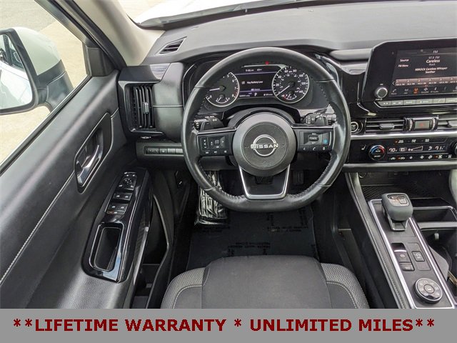 Used 2022 Nissan Pathfinder SV image 17